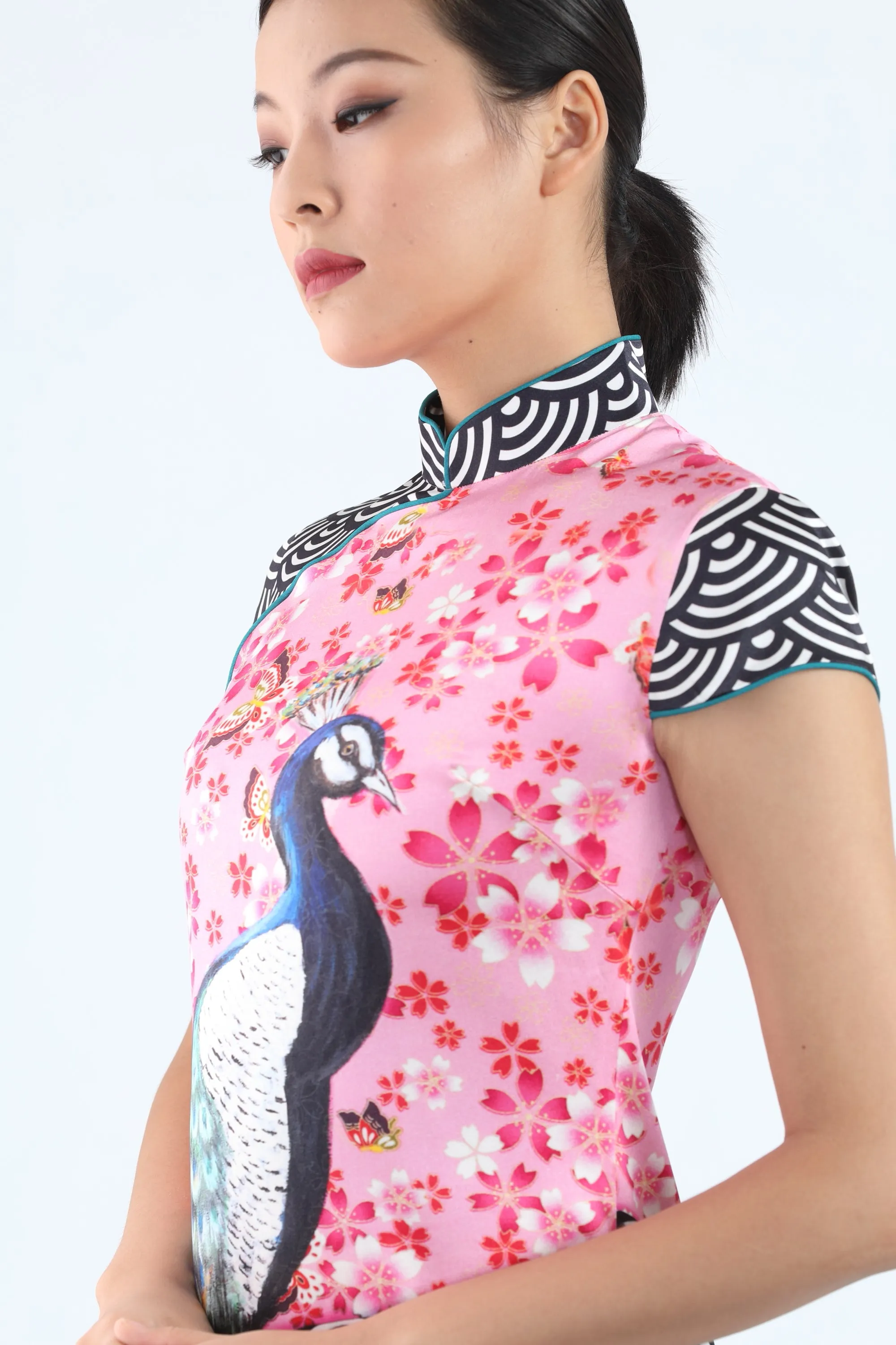 LEONLOLLIPOP PEACOCK PRINT SILK QIPAO