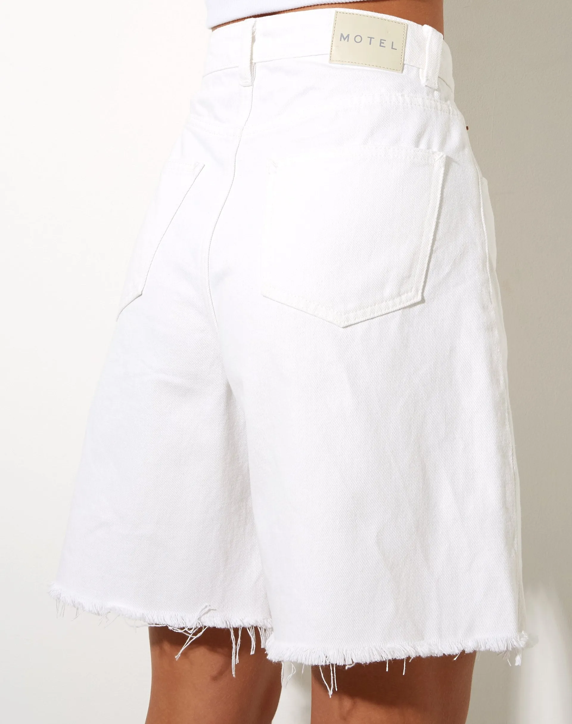 Loose Fit Denim Short in White Wash